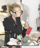 th_17024_celebrity_paradise.com_TheElder_AshleyTisdale2010_03_08_ShopsPlanetBlue18_122_122lo.jpg