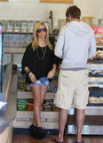 th_60151_ashley_tisdale_1_tikipeter_celebritycity_002_123_148lo.jpg
