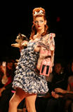 th_00454_celebrity_city_Heatherette_Fall_2007_Fashion_Show_in_NYC_98_122_188lo.jpg
