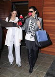 Kim Kardashian (Ким Кардашьян) - Страница 11 Th_69948_celebrity-paradise.com-The_Elder-Kim_Kardashian_2010-01-20_-_Visits_Her_Dentist_7279_122_207lo