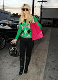 Paris Hilton - Страница 5 Th_30118_celebrity-paradise.com-The_Elder-Paris_Hilton_2009-12-09_-_shopping_in_West_Hollywood_8150_122_213lo