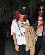 th_670097281_Rihanna_DepartsfromLAXAirportinLosAngelesJuly252011_By_oTTo8_122_225lo.jpg
