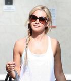 th_95518_celebrity_paradise.com_TheElder_AshleyTisdale2011_09_27_headstothegyminStudioCity1_122_255lo.jpg