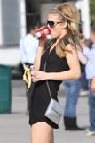 th_55999_celebrity_paradise.com_TheElder_AnnaLynneMcCord2011_02_08_onthesetof90210inLosAngeles71_122_418lo.jpg