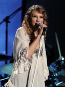 Taylor Swift - Страница 3 Th_02867_Taylor_Swift_Los_Angeles_1-31-2010_05_122_51lo