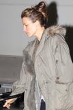 th_17421_celebrity_paradise.com_TheElder_KateBeckinsale2011_03_21_arrivesbackinVancouver5_122_51lo.jpg