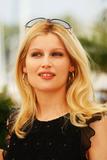 th_58192_Celebutopia-Laetitia_Casta-Visage_Photocall-30_122_526lo.jpg