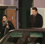 th_85417_Preppie_-_Diane_Kruger_and_Liam_Neeson_on_the_set_of_Unkown_White_in_Berlin_-_Feb._5_2010_833_122_583lo.jpg