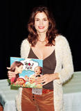 th_33240_Cindy_Crawford_Celebrity_City_Mix_03146_122_656lo.jpg