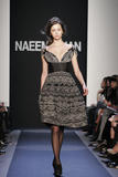 th_22998_md-fashionledge.com-fw06-rtw-newyork-w-khan-003-h3x0ar1a_122_711lo.jpg