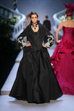 th_19809_md-flip-zone.com-fw07-rtw-paris-w-dior-001-p9g4zna3_122_738lo.jpg