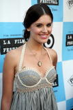 http://img41.imagevenue.com/loc906/th_67779_MaggieGraceTheBeautifulOrdinaryLosAngelesScreeningJun2007246_122_906lo.jpg