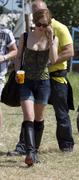 http://img41.imagevenue.com/loc240/th_80788_Emma_Glastonbury4_062510_009_122_240lo.jpg