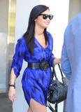 http://img41.imagevenue.com/loc28/th_51303_Demi_Lovato_arrives_into_LAX_Airport_005_122_28lo.jpg