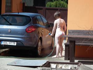 Bikini-Car-Wash-k1llb6p6bm.jpg