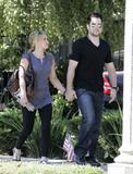 http://img41.imagevenue.com/loc874/th_24256_Hilary_Duff_2008-08-10_-_at_Toluca_Lake_873_122_874lo.jpg